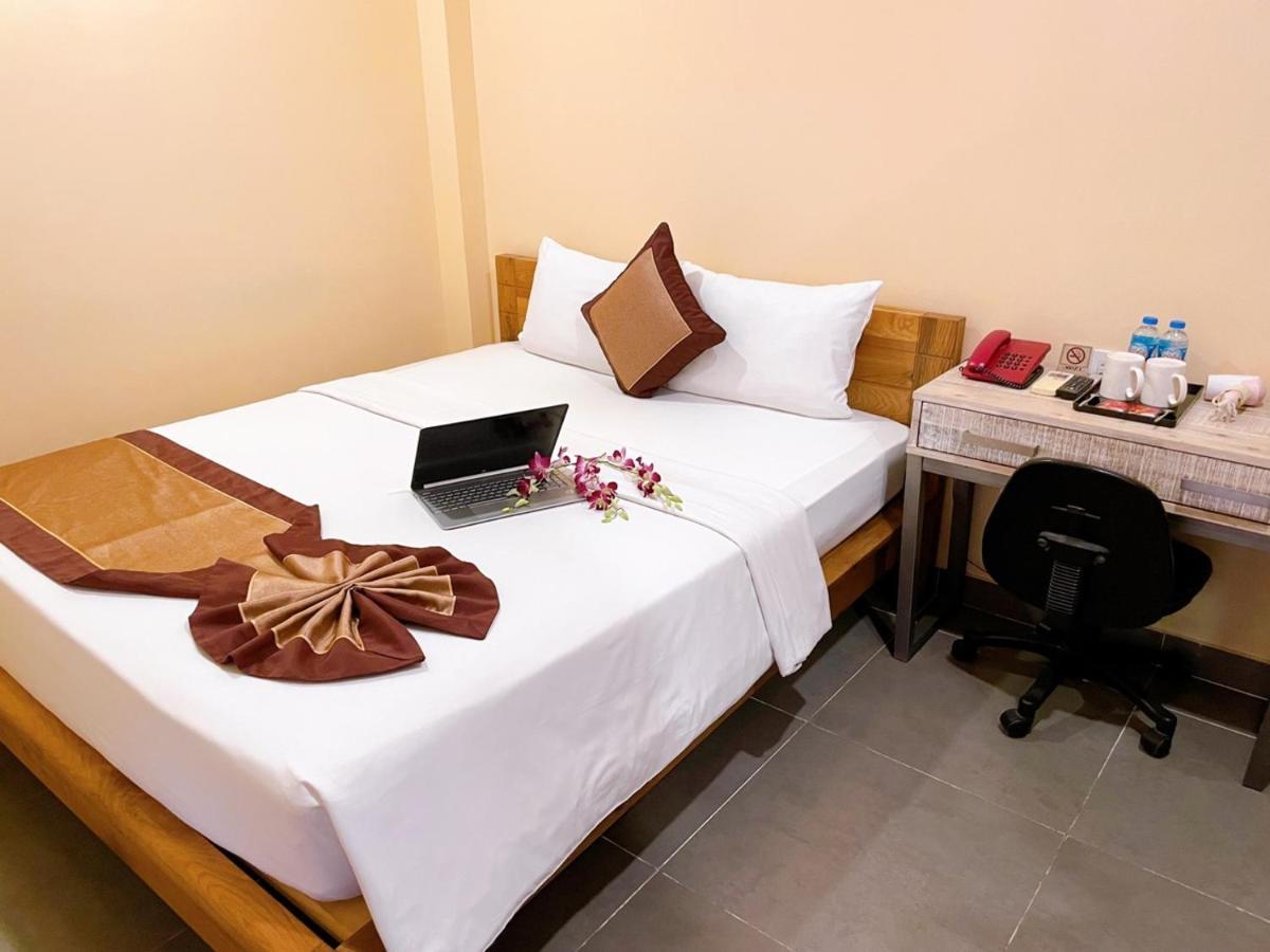 Ipeace Hotel - Bui Vien Walking Street Ho Chi Minh City Exterior photo