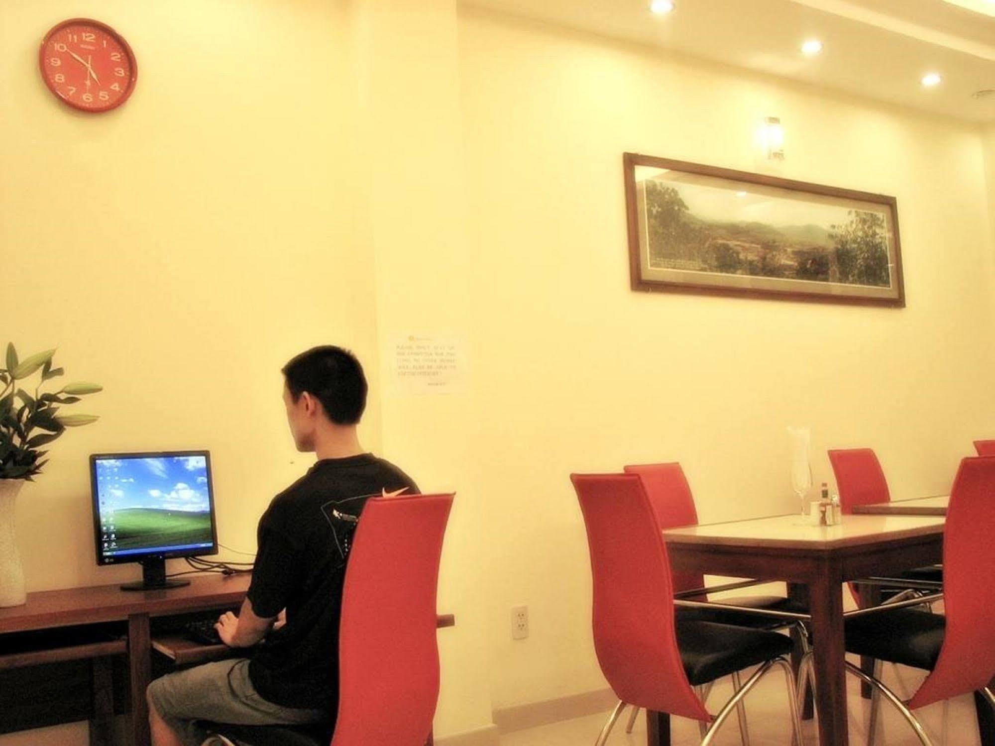 Ipeace Hotel - Bui Vien Walking Street Ho Chi Minh City Exterior photo