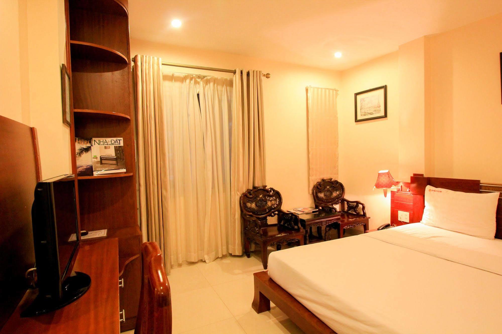 Ipeace Hotel - Bui Vien Walking Street Ho Chi Minh City Exterior photo