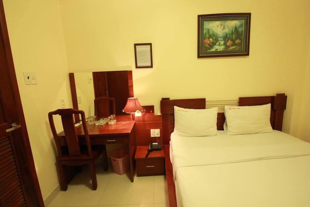 Ipeace Hotel - Bui Vien Walking Street Ho Chi Minh City Exterior photo